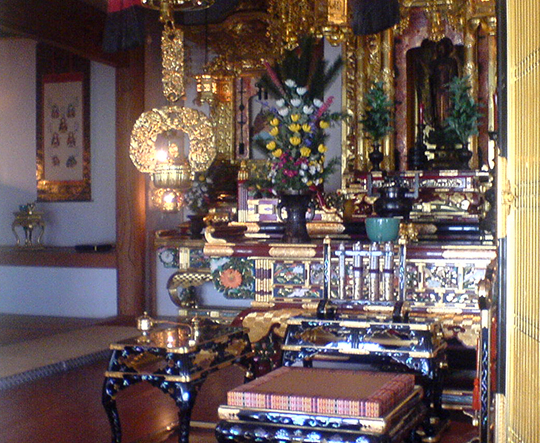 Altar des EKO-Tempels in Düsseldorf Altar des EKO-Tempels in Düsseldorf